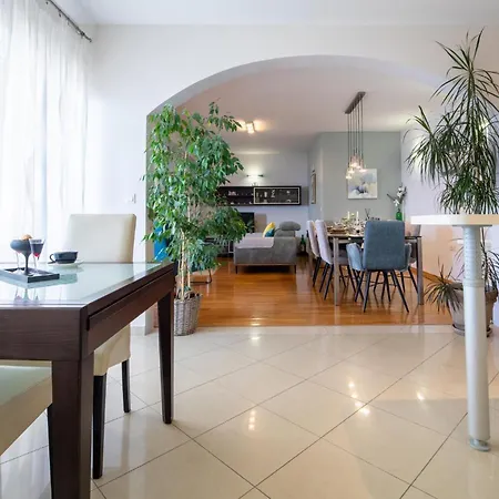 3 Bedroom Amazing In Appartement *